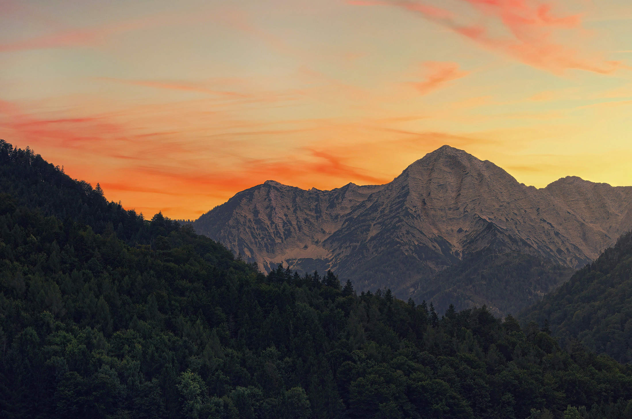 Mountains WordPress Theme Hero Section